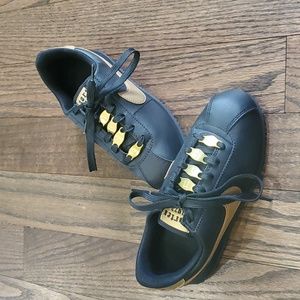 Nike Cortex Basic SL VTF 1972 Sneakers in Black/Gold